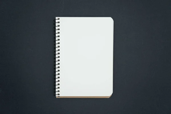 Cuaderno Blanco Aislado Sobre Fondo Negro — Foto de Stock