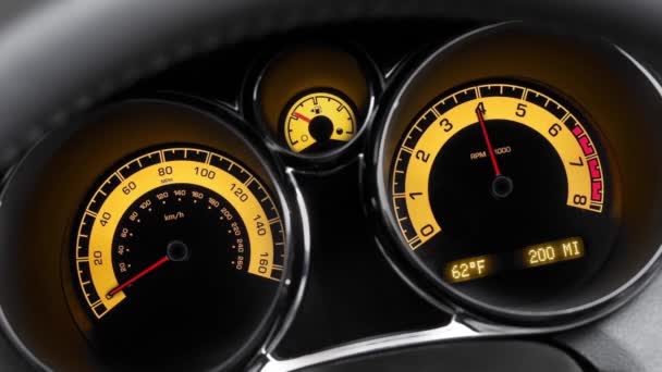 Επιτάχυνση Αυτοκινήτου Στο Κίτρινο Ταμπλό Animation — Αρχείο Βίντεο