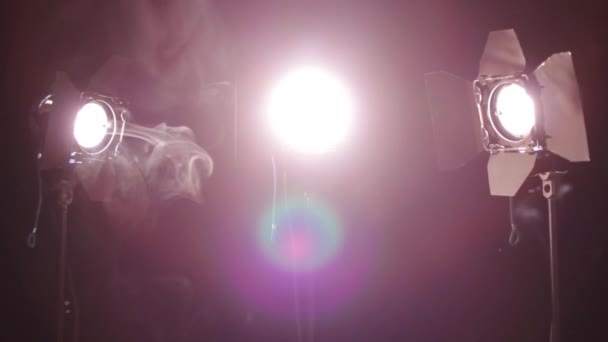 Studio Ditembak Klasik Tiga Titik Pencahayaan — Stok Video