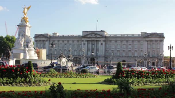 버킹엄 궁전과 빅토리아 기념관 — 비디오