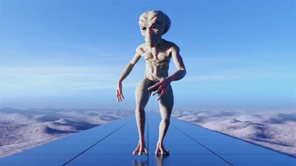 Alien Wandelen Een Glazen Weg Woestijn — Stockvideo