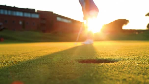 Jugador Golf Jugando Golf Atardecer — Vídeo de stock