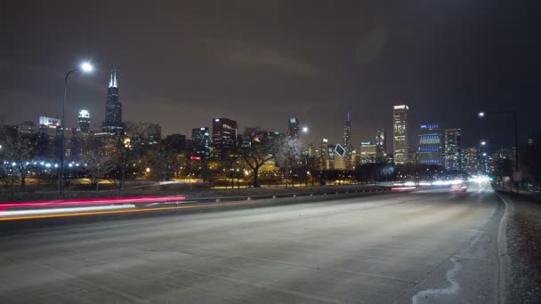 Arka Planda Şehir Olan Chicago Caddesi Trafiği — Stok video