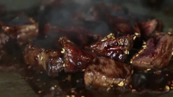 Kött Och Grönsaker Med Sojasås Och Sesam Japansk Kola — Stockvideo