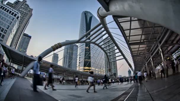 Crowd Walking Colorful Sunset Chong Nonsi Bts Sathorn Area Bangkok — Stock Video