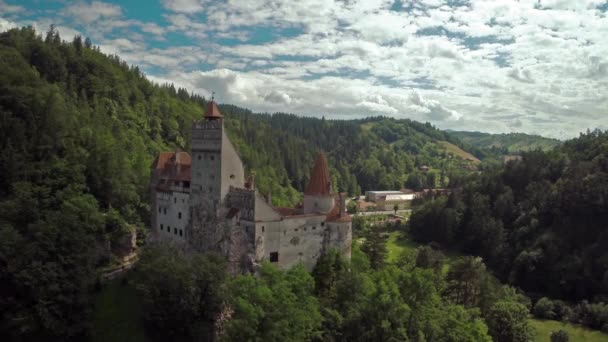 Romanya Daki Drakula Kalesi Nin Üzerinde Uçuyor — Stok video