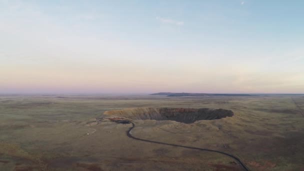 Drohnenblick Auf Einen Meteoritenkrater — Stockvideo