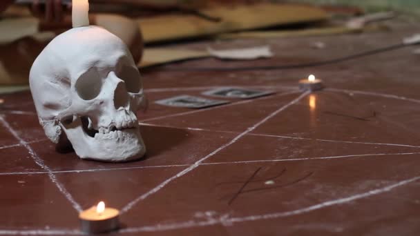 Young Girl Makes Black Satanic Ritual Tarot Cards — Vídeo de stock