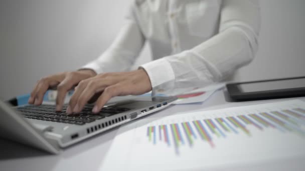 Angry Confused Businessman Working Online — Stock videók