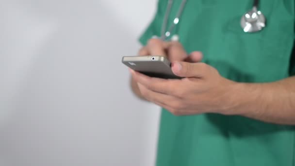 Doctor Surgeon Using Smartphone — Video Stock