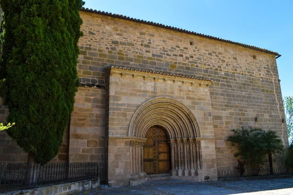 Vista Uma Igreja Uma Cidade Cuenca Espanha — Fotografia de Stock