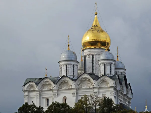 Crucifix Dome Yellow Gold Metal Top Building Building — Stock Photo, Image