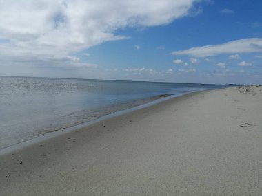 Deniz kıyısının güzel manzarası