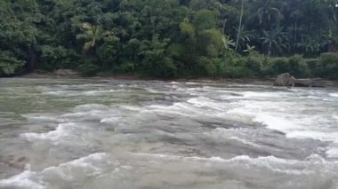 Nehirler, su, göller, kayalar ve doğa temalı video veya video projeleriniz için uygun dans nehri