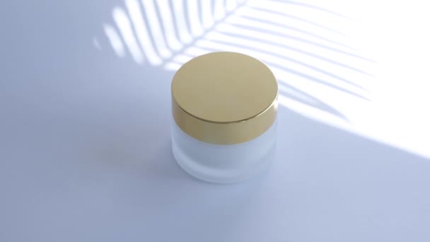 Frasco Vidrio Blanco Para Crema Hidratante Con Una Tapa Oro — Vídeo de stock