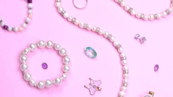 Latar Belakang Yang Berputar Perhiasan Untuk Seorang Gadis Dengan Latar — Stok Video