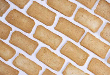 Ekmek dilimleri ya da kızarmış ekmeklerle beyaz arkaplan, modaya uygun yiyecek arka planı. 