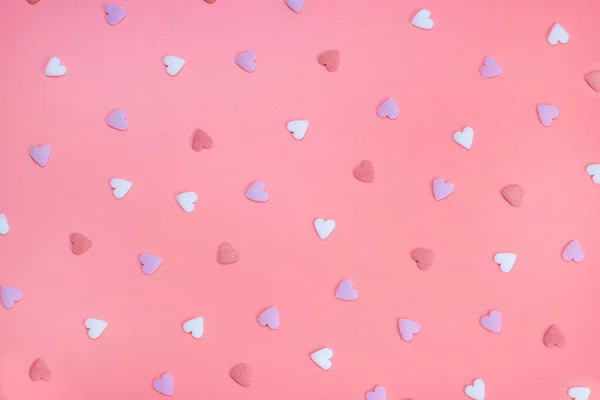  Pembe arka plandaki kalplerin arkaplanı. Bir partinin, yıldönümünün, sevgililer gününün pembe renklerle kutlanması.. 