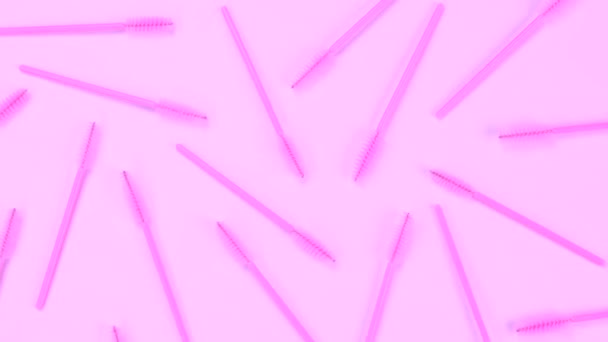 ピンクの背景にまつ毛や眉毛のためのピンクのブラシで背景を回転させ 化粧品 美容室や美容ファッション業界の概念高品質4K映像 — ストック動画