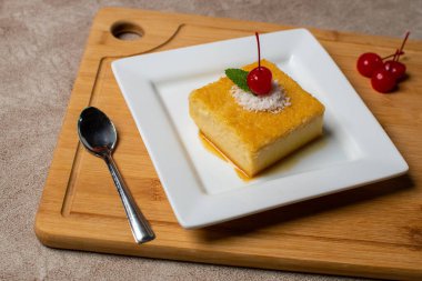 Hindistan cevizli cheesecake tatlı ve mısır gevreği. Yüksek kalite fotoğraf