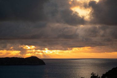 Manuel Antonio Plajı Kosta Rika 'da manzara. Gün batımı gökyüzü. Yüksek kalite fotoğraf