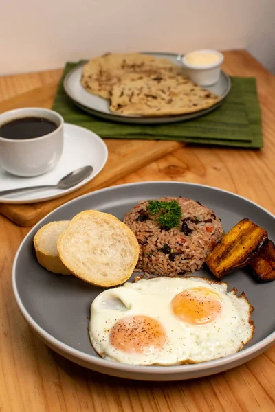 Gallo Pinto Costa Rica Desayuno Tradicional Con Café Negro Tortillas —  Fotos de Stock