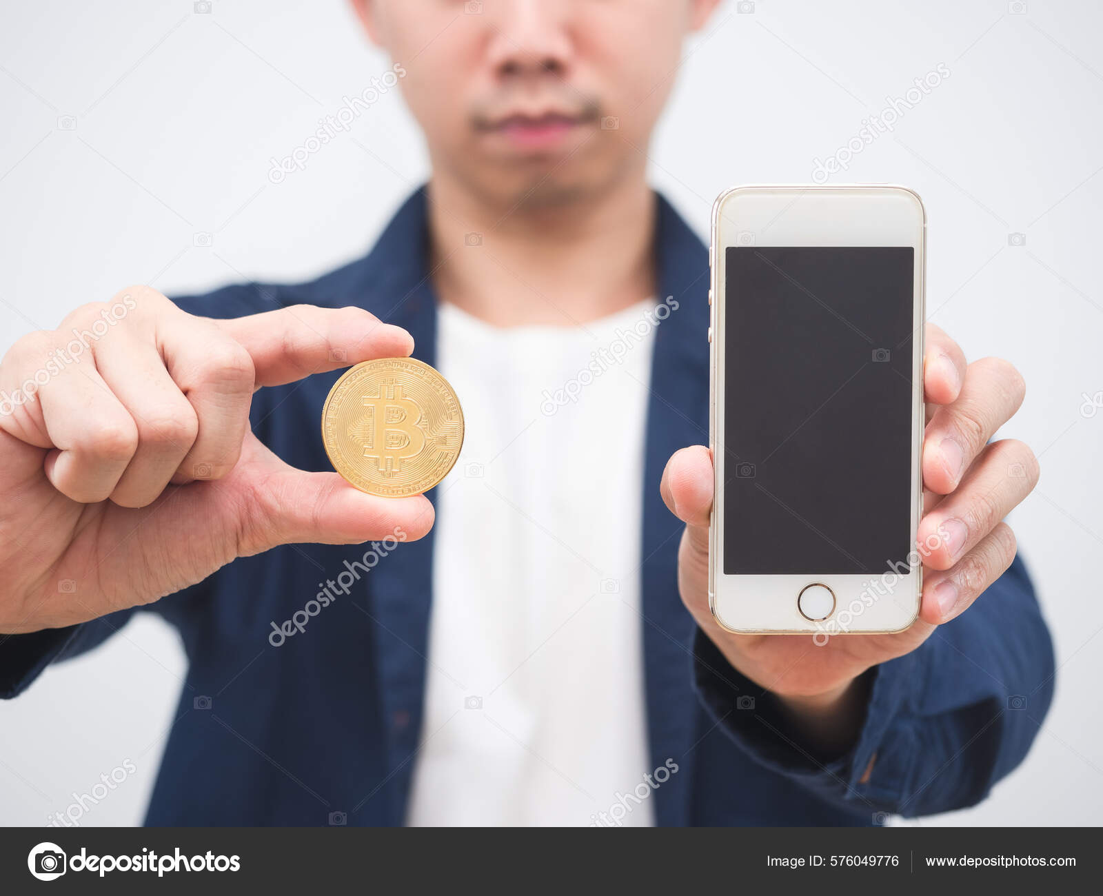 Closeup Man Show Gold Bitcoin Coin Mobile Phone His Hand — Stock Photo ©  ToffeePhoto #576049776