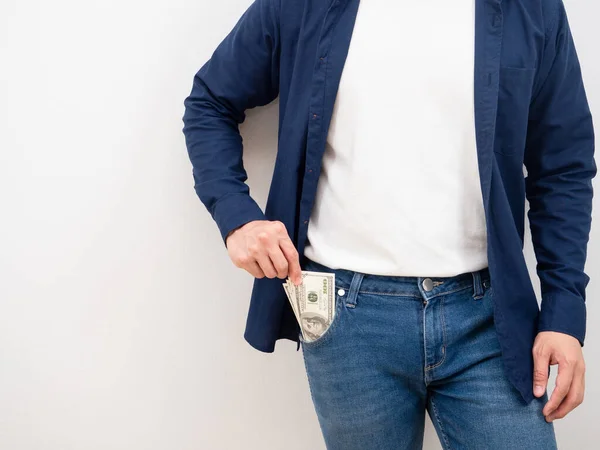 Nahaufnahme Mann Abholen Geld Aus Jeanstasche Auf Weißem Hintergrund Reiches — Stockfoto