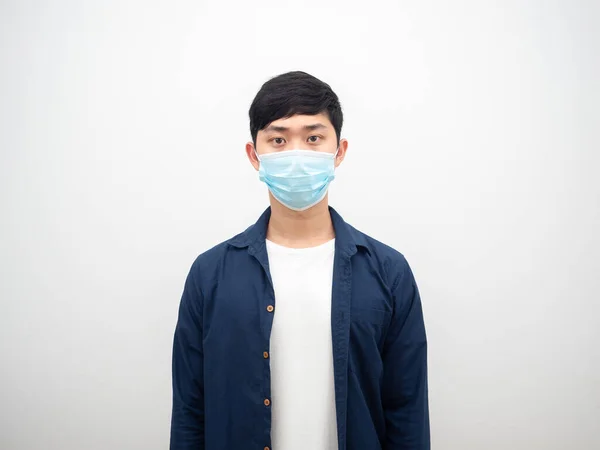 Asiatique Homme Avec Protéger Masque Debout Regarder Caméra Sur Isolé — Photo