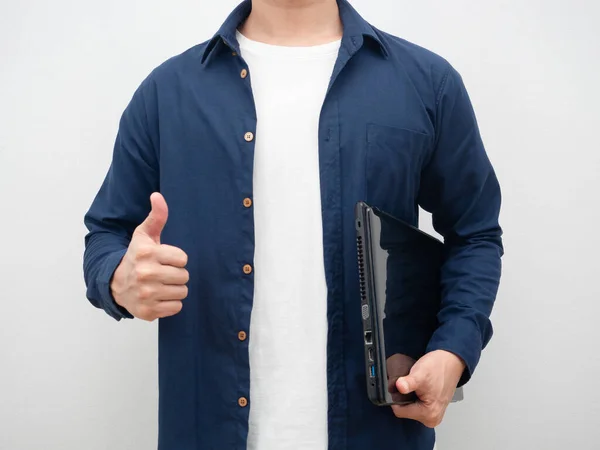 Homem Polegar Para Cima Segurando Laptop Mão Tiro Colheita — Fotografia de Stock