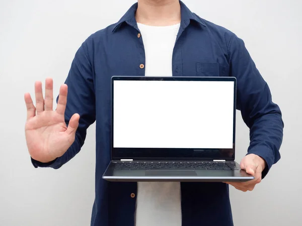 Man Holding Laptop Biały Ekran Kopia Przestrzeń Pokazać Hamd Stop — Zdjęcie stockowe