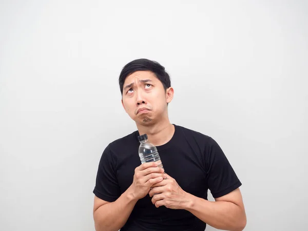 Asiatischer Mann Hat Angst Mit Wasserflasche Der Hand — Stockfoto