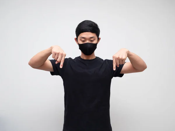Aziatisch Man Weraing Masker Wijzen Dubbele Vinger Kijk Naar Beneden — Stockfoto