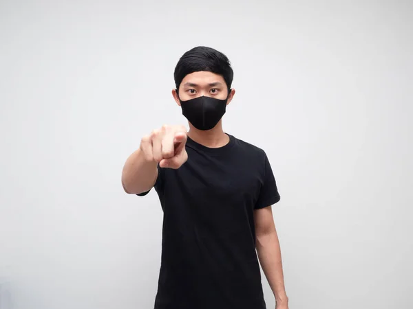 Asiatique Homme Avec Masque Visage Sérieux Pointeur Vers Vous Fond — Photo