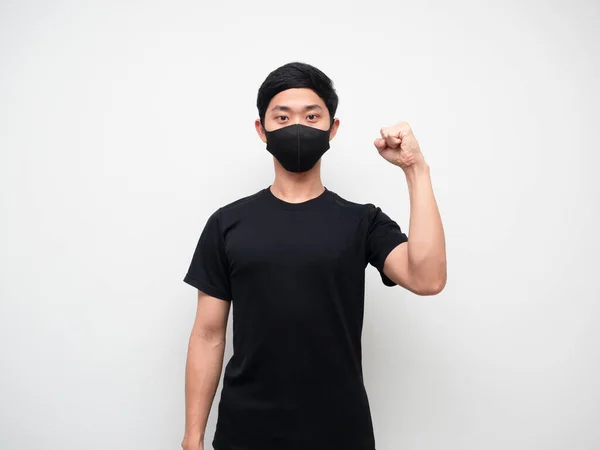 Homme Portant Masque Confiant Montrer Poing Vers Haut Regardant Caméra — Photo