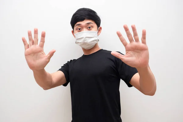 Hombre Usando Proteger Máscara Mostrar Mano Parada Retrato Fondo Blanco — Foto de Stock