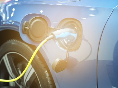 Elektrikli araç şarj fişi şarj pili araba siyah renk temiz enerji gücü gelecek konsept için