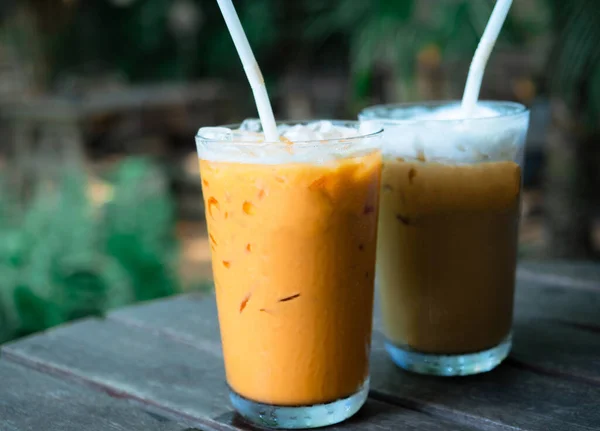 Primer Plano Tailandés Café Leche Helada Blanca Sobre Mesa Madera —  Fotos de Stock