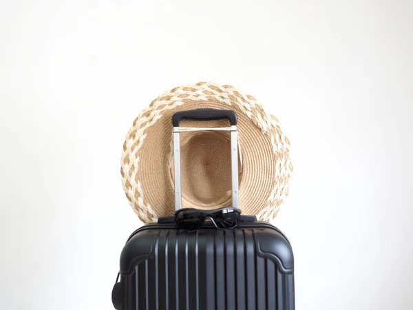Vintage Hut Hängt Über Gepäck Schwarze Farbe Auf Weißem Isolierten — Stockfoto