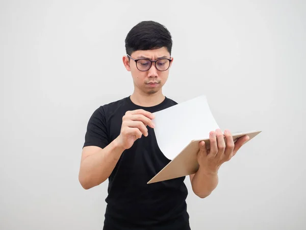 Asiatischer Mann Mit Brille Kartentafel Der Hand Ernstes Gesicht Auf — Stockfoto