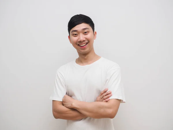 Asiatique Homme Chemise Blanche Croix Bras Avec Sourire Heureux Rire — Photo