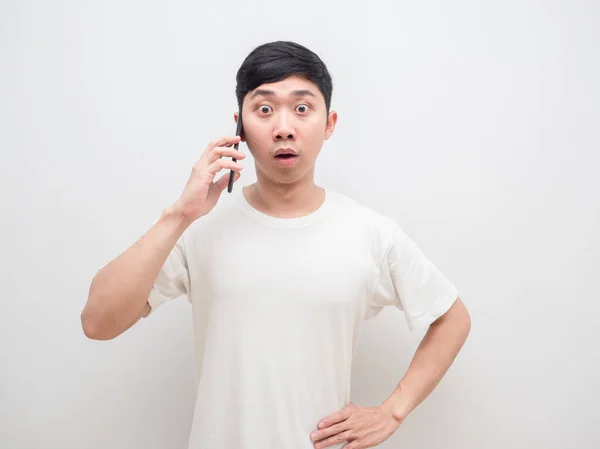 Asian Man Holding Cell Phone Shocked Face Look Camera White — Stock fotografie