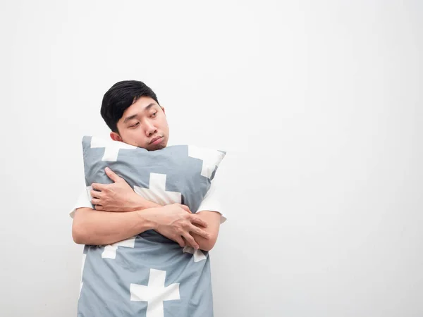 Asiático Hombre Abrazo Almohada Sensación Somnoliento Mirada Espacio Blanco Fondo —  Fotos de Stock