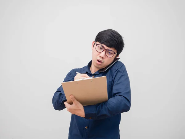 Asian Man Wearing Glasses Busy Writing Document Board Hand Talking — Stock fotografie