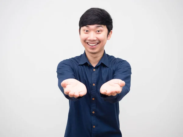 Asian Man Cheerful Smile Face Show Hand Empty Portrait White — Stockfoto
