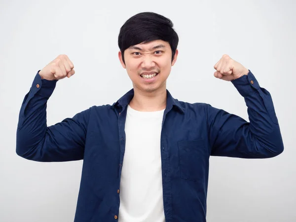 Azji Mężczyzna Pokazać Mięśnie Wesoły Twarz Wygląda Biznesmen Biały Tło — Zdjęcie stockowe