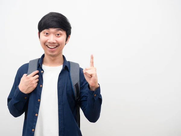 Азиатский Мужчина Школьным Рюкзаком Улыбнуться Лицом Вверх Получить Идею Портрет — стоковое фото