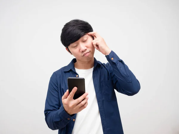 Man Met Mobiele Telefoon Gevoel Van Hoofdpijn Wit Geïsoleerd — Stockfoto