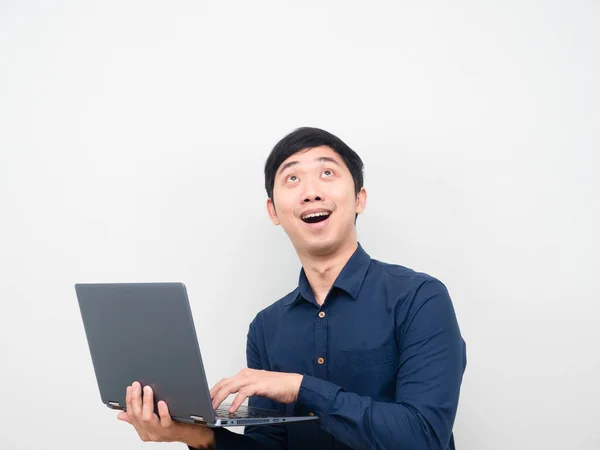 Man Holding Laptop Feeling Excited Looking Copy Space — Stockfoto