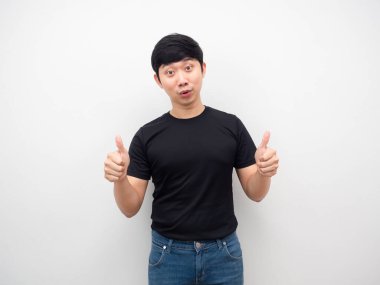 Asyalı siyah gömlek başparmak yukarı portre